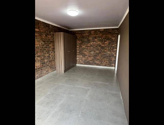 1 bed property to rent in GLENVISTA